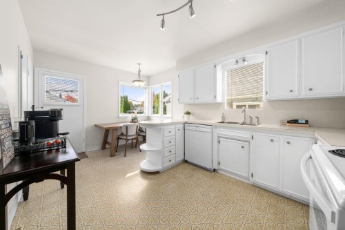 2554 Adanac Street, Vancouver, BC 