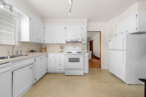 2554 Adanac Street, Vancouver, BC 