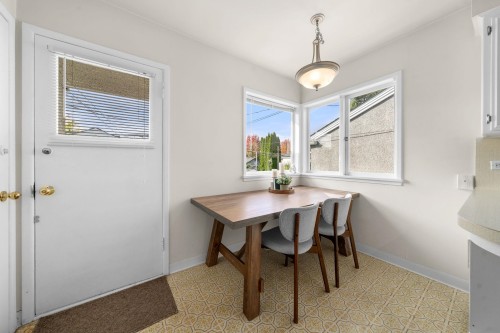2554 Adanac Street, Vancouver, BC 