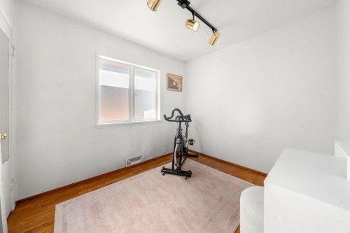 2554 Adanac Street, Vancouver, BC 
