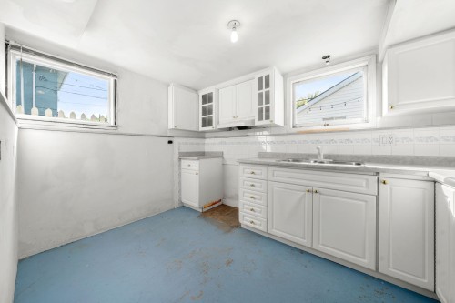 2554 Adanac Street, Vancouver, BC 