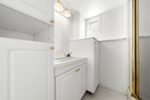2554 Adanac Street, Vancouver, BC 