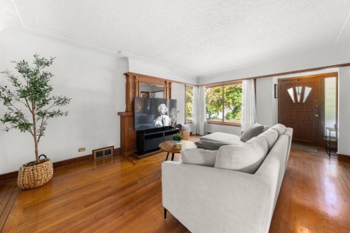 2554 Adanac Street, Vancouver, BC 