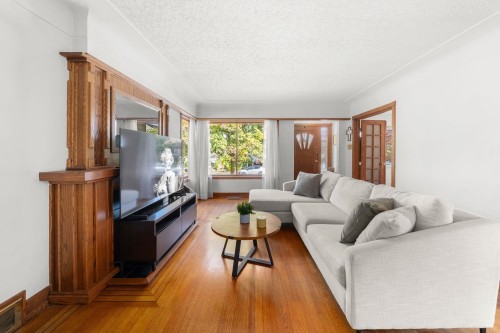 2554 Adanac Street, Vancouver, BC 