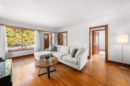 2554 Adanac Street, Vancouver, BC 