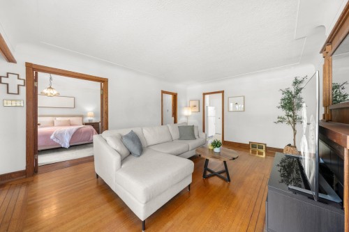 2554 Adanac Street, Vancouver, BC 