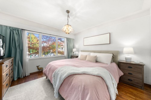 2554 Adanac Street, Vancouver, BC 