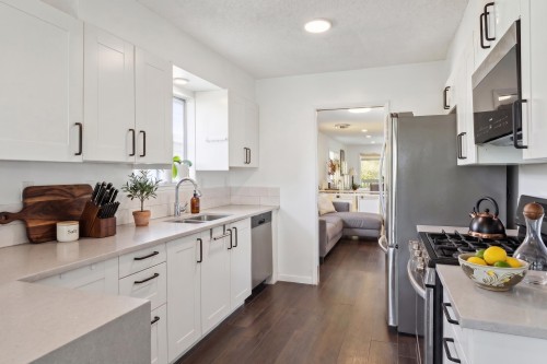 1949 Mahon Avenue, North Vancouver, BC 