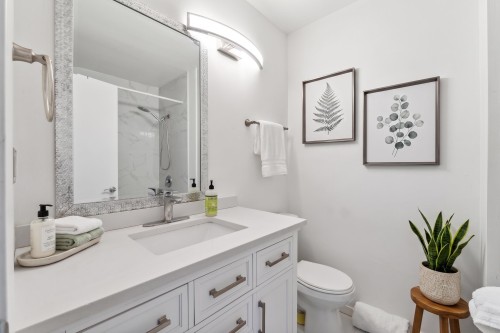 1949 Mahon Avenue, North Vancouver, BC 