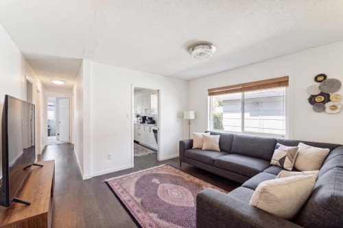 1949 Mahon Avenue, North Vancouver, BC 