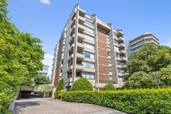 1737 Duchess Avenue West Vancouver, BC V7V 1P8