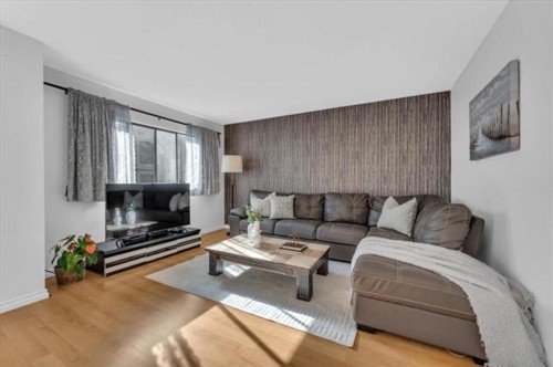 3295 Mountain Highway , North Vancouver, BC V7K 2H4 5