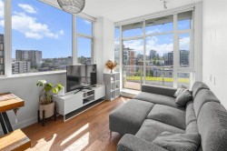 1001-108 1st Avenue EVancouver, BC V5T 0E4