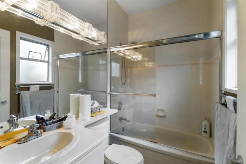 328 26Th Avenue W, Vancouver, BC 