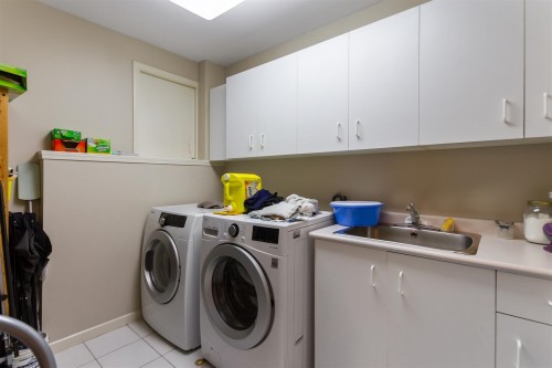 328 26Th Avenue W, Vancouver, BC 