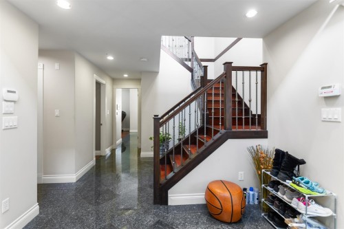 328 26Th Avenue W, Vancouver, BC 