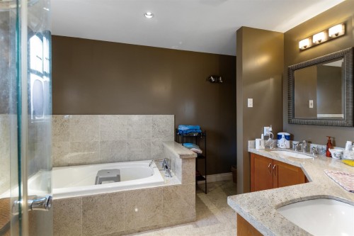 328 26Th Avenue W, Vancouver, BC 