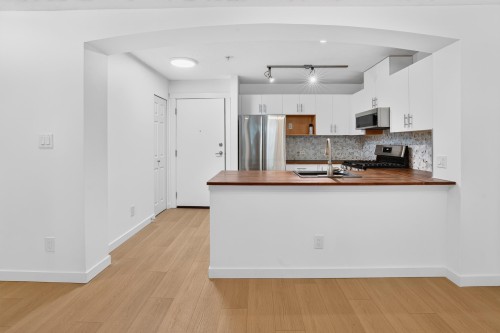 303-2998 Silver Springs Boulevard, Coquitlam, BC 