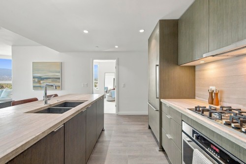 907-112 13Th Street E, North Vancouver, BC 
