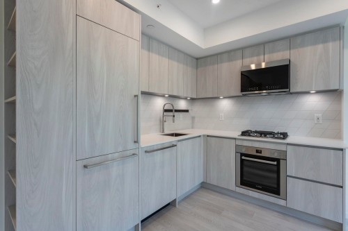 410-3264 Vanness Avenue, Vancouver, BC 