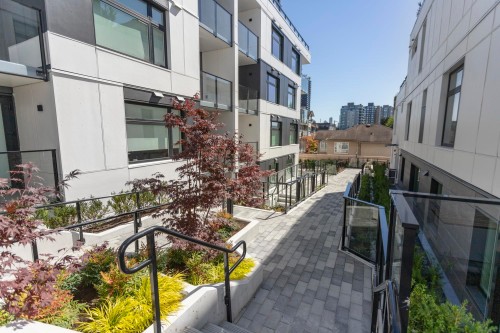 204-3264 Vanness Avenue, Vancouver, BC 