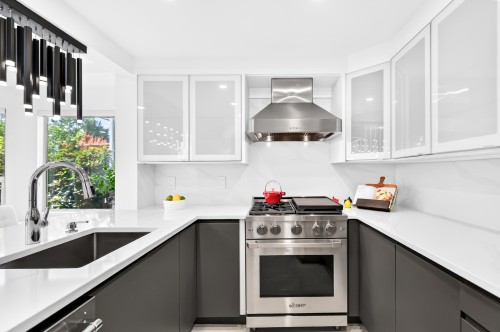 647 Thurston Close, Port Moody, BC 
