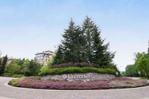 101-9262 University Crescent, Burnaby, BC 