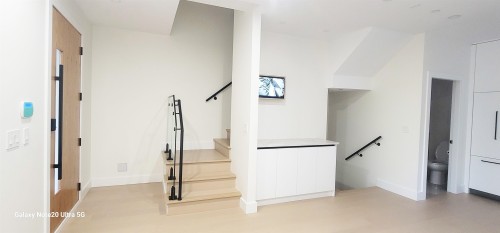 1-2741 Grant Street, Vancouver, BC 