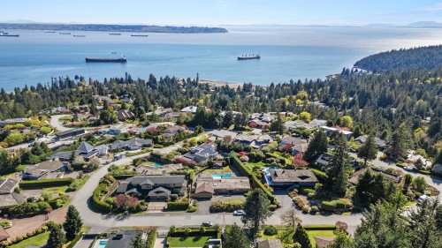 4211 Rockridge Crescent, West Vancouver, BC 