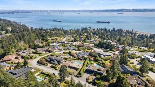 4211 Rockridge Crescent, West Vancouver, BC 