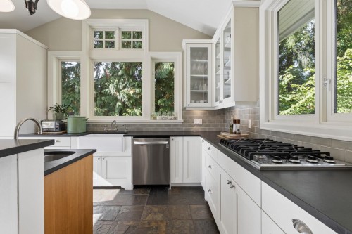 3815 Sunnycrest Drive, North Vancouver, BC 