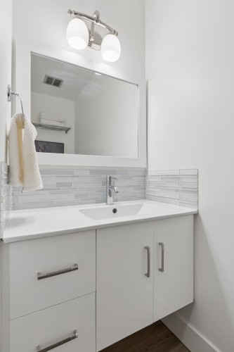 303-236 2Nd Street W, North Vancouver, BC 