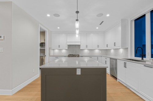 1-8408 17Th Avenue, Burnaby, BC 