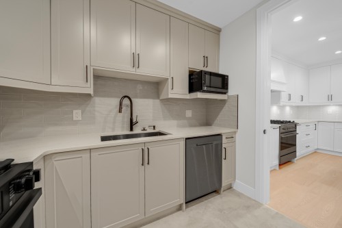 1-8408 17Th Avenue, Burnaby, BC 