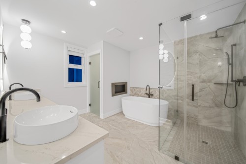 1-8408 17Th Avenue, Burnaby, BC 