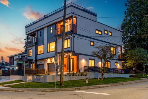 1-8408 17Th Avenue, Burnaby, BC 