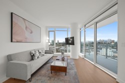 7683 Park Crescent Burnaby, BC V3N 0J4