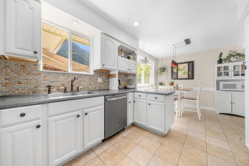 38248 Hemlock Avenue, Squamish, BC 