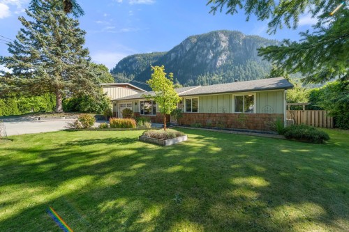 38248 Hemlock Avenue, Squamish, BC 
