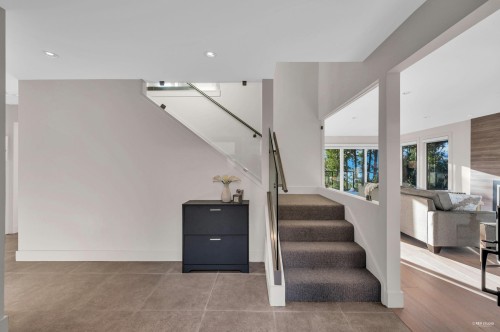 130 Oceanview Place, Lions Bay, BC 