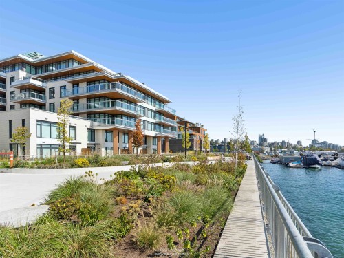 302-777 Harbour Way, North Vancouver, BC 