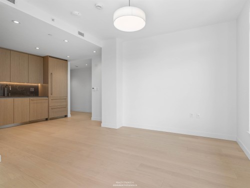 302-777 Harbour Way, North Vancouver, BC 