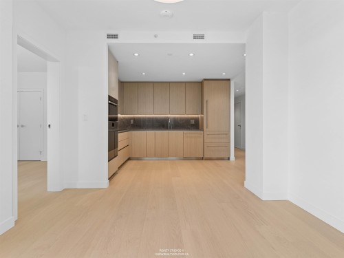 302-777 Harbour Way, North Vancouver, BC 