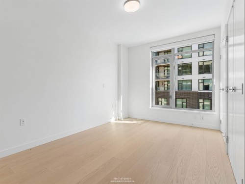 302-777 Harbour Way, North Vancouver, BC 