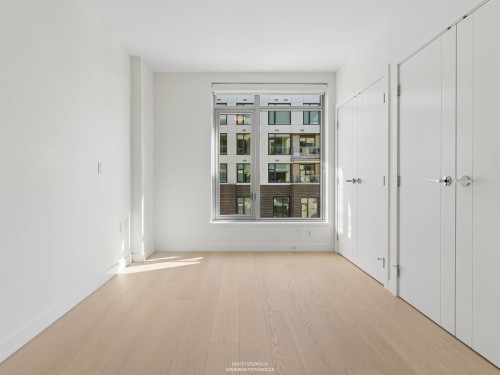 302-777 Harbour Way, North Vancouver, BC 