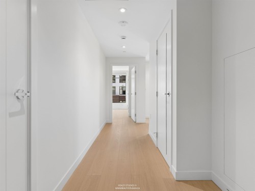 302-777 Harbour Way, North Vancouver, BC 
