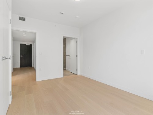 302-777 Harbour Way, North Vancouver, BC 