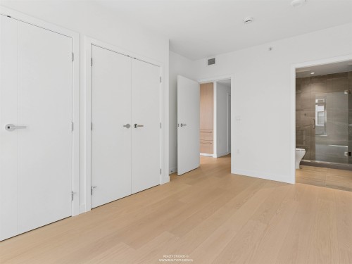 302-777 Harbour Way, North Vancouver, BC 