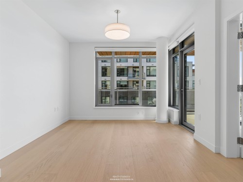 302-777 Harbour Way, North Vancouver, BC 