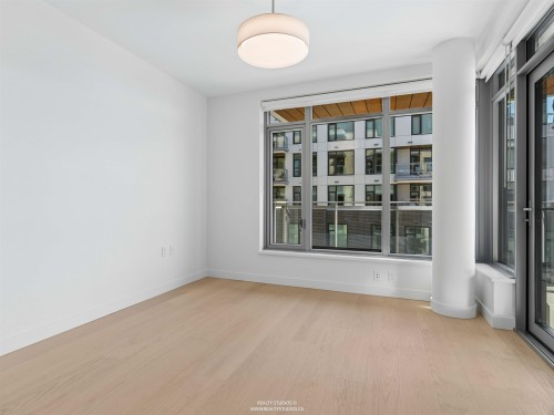 302-777 Harbour Way, North Vancouver, BC 